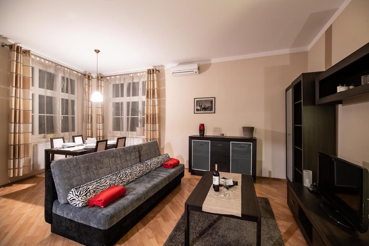 Hotel apartamentowy Cracow Rent - Spacious For 2-7 People In Quiet Area - Kolberga Street Nr 3 - 10 Min To Main Square By Foot *