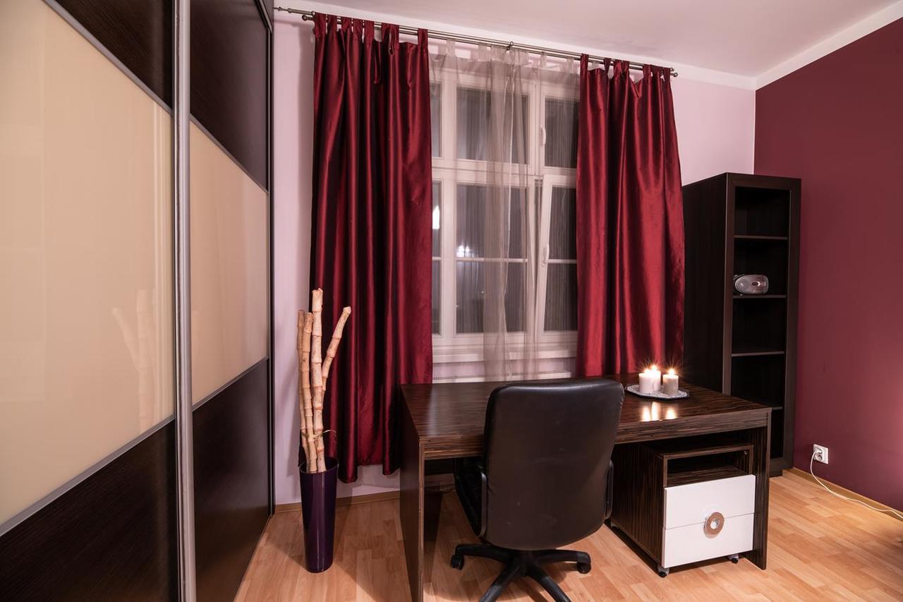 Cracow Rent - Spacious For 2-7 People In Quiet Area - Kolberga Street Nr 3 - 10 Min To Main Square By Foot * Kraków