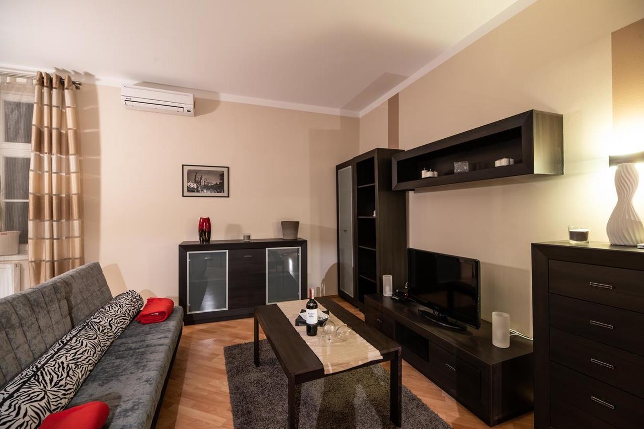 Cracow Rent - Spacious For 2-7 People In Quiet Area - Kolberga Street Nr 3 - 10 Min To Main Square By Foot Hotel apartamentowy Kraków