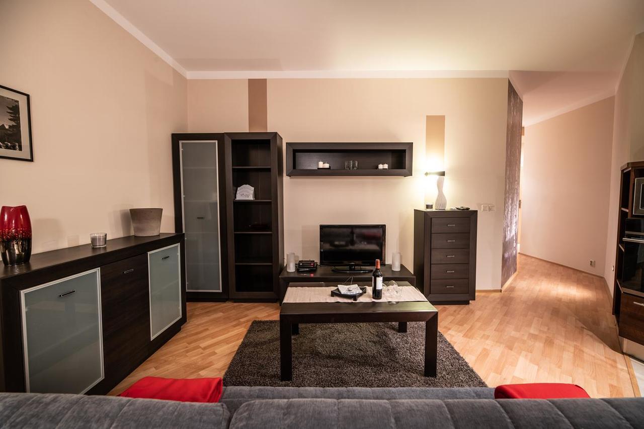 Cracow Rent - Spacious For 2-7 People In Quiet Area - Kolberga Street Nr 3 - 10 Min To Main Square By Foot * Kraków