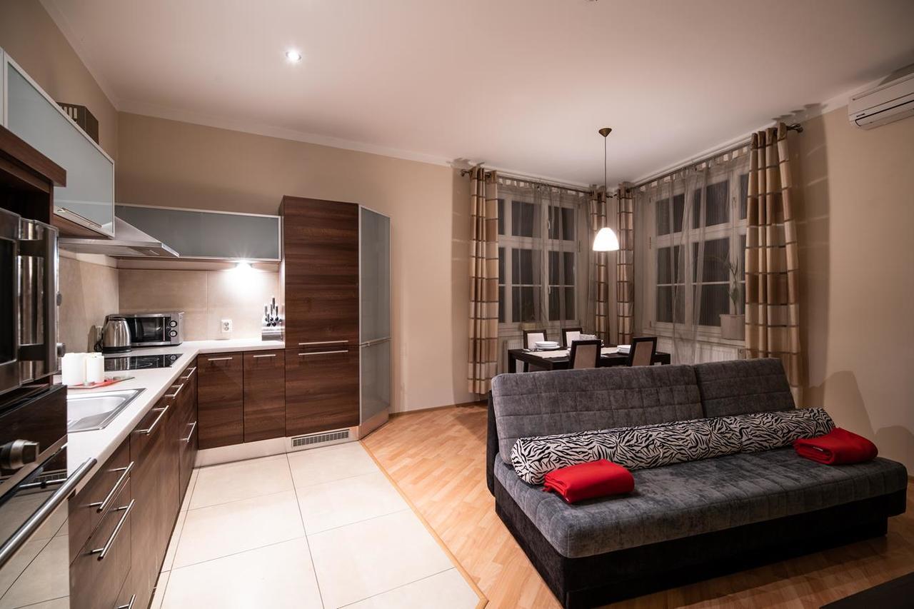 Cracow Rent - Spacious For 2-7 People In Quiet Area - Kolberga Street Nr 3 - 10 Min To Main Square By Foot *