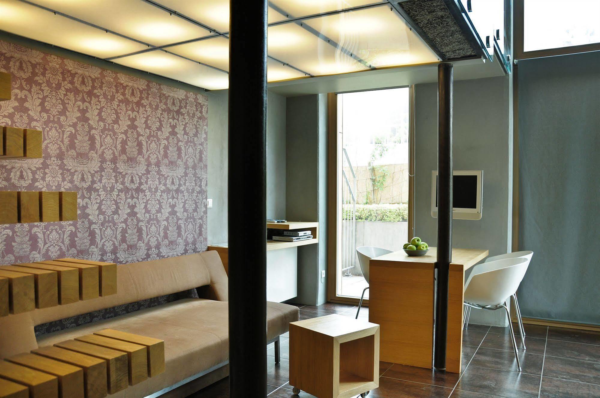 Angel Plaza Apartment *