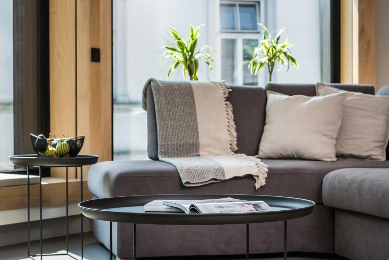 Apartment Academia *