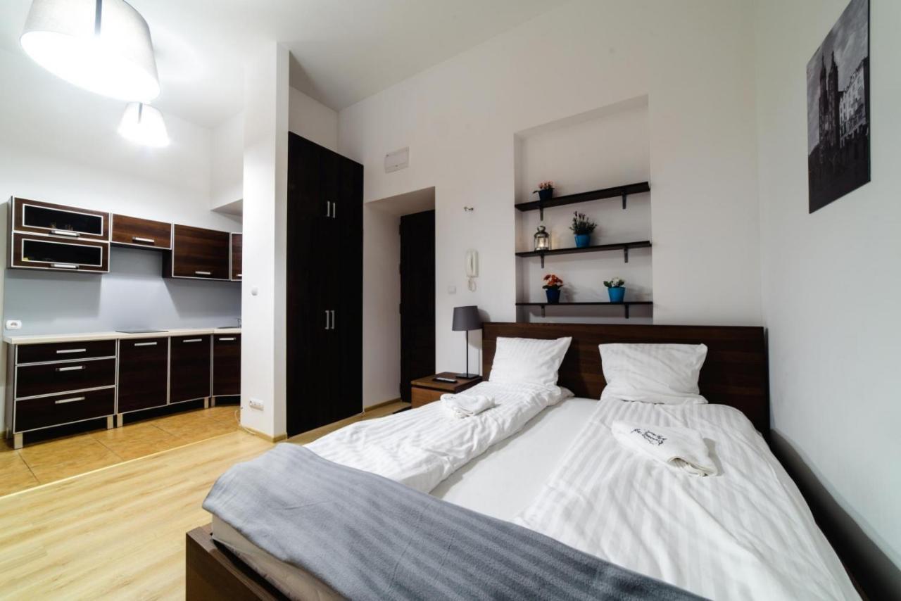 Hotel apartamentowy Cracow Rent - Spacious For 2-7 People In Quiet Area - Kolberga Street Nr 3 - 10 Min To Main Square By Foot Kraków
