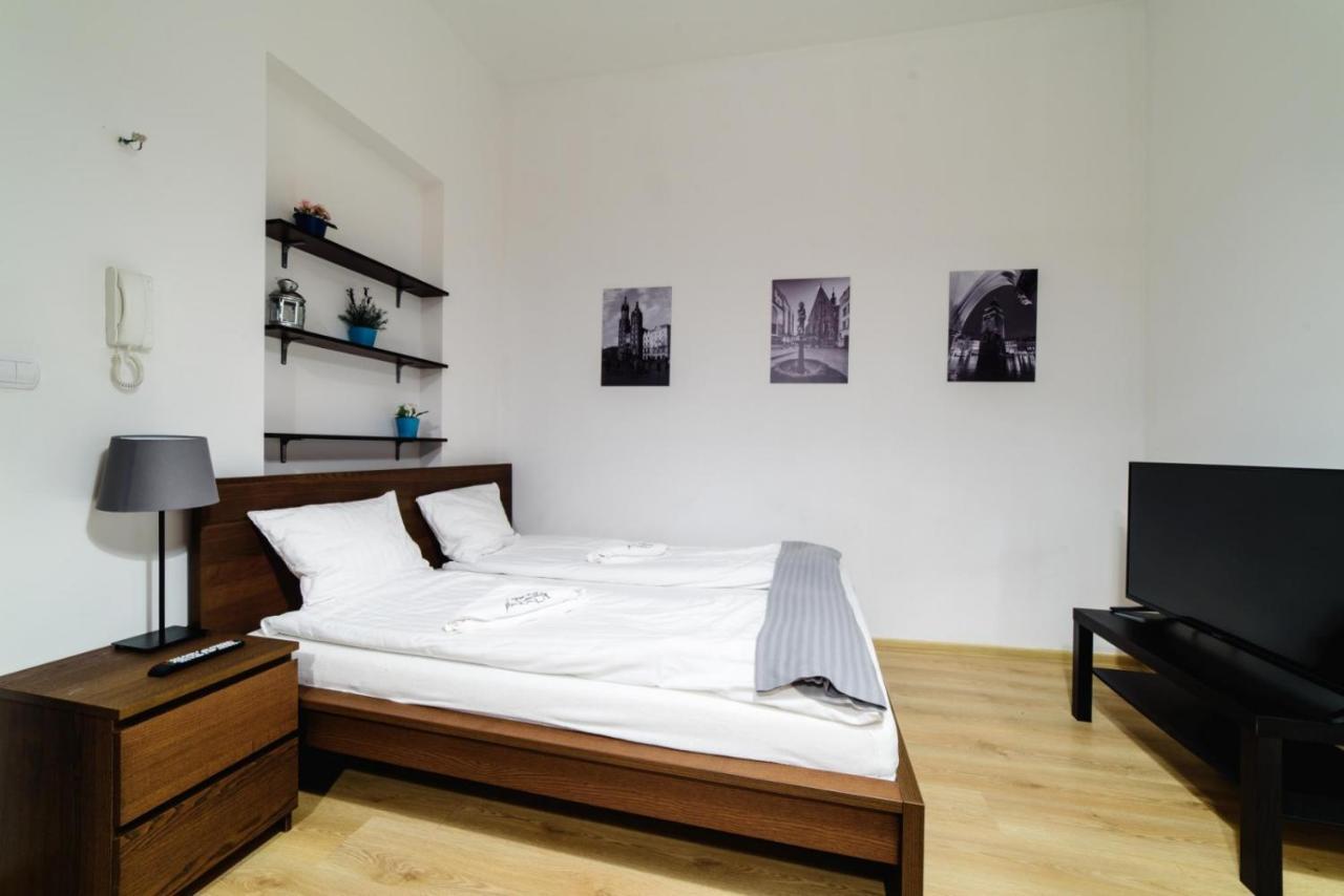 Hotel apartamentowy Cracow Rent - Spacious For 2-7 People In Quiet Area - Kolberga Street Nr 3 - 10 Min To Main Square By Foot