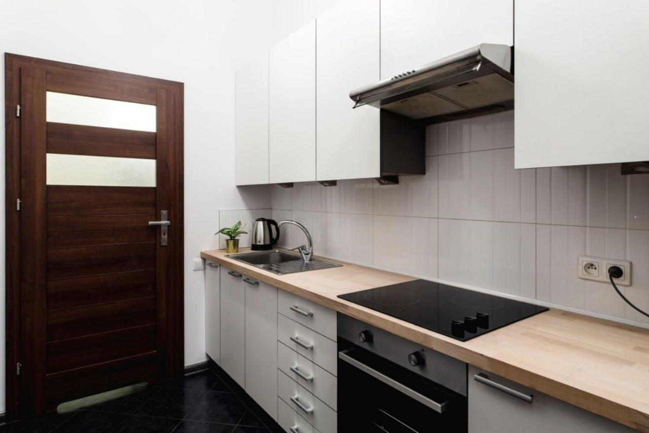 Hotel apartamentowy Cracow Rent - Spacious For 2-7 People In Quiet Area - Kolberga Street Nr 3 - 10 Min To Main Square By Foot Kraków
