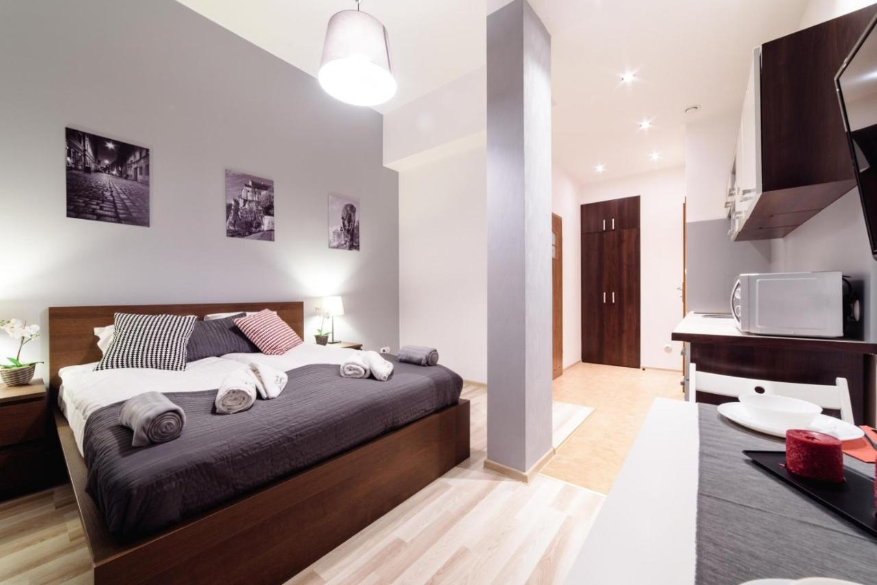Cracow Rent - Spacious For 2-7 People In Quiet Area - Kolberga Street Nr 3 - 10 Min To Main Square By Foot Hotel apartamentowy *