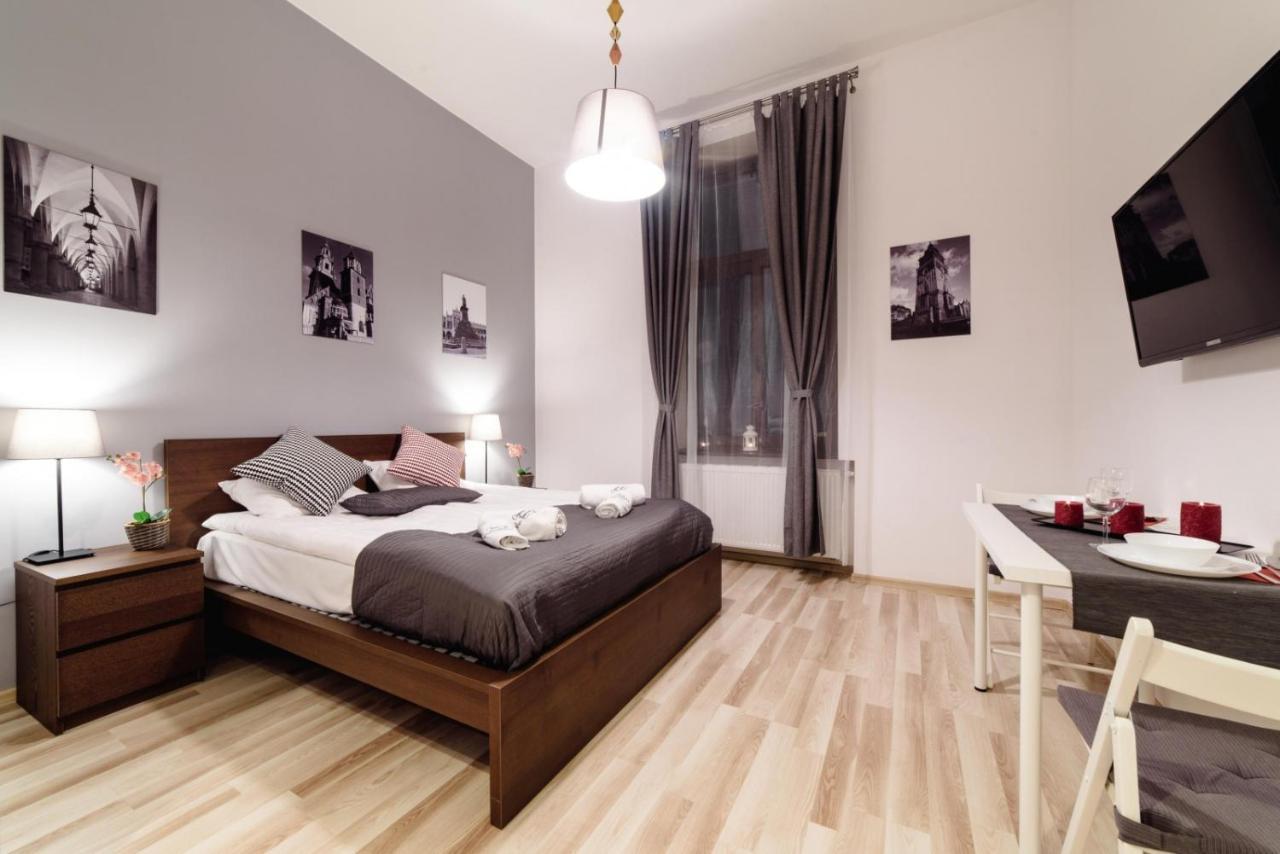 Cracow Rent - Spacious For 2-7 People In Quiet Area - Kolberga Street Nr 3 - 10 Min To Main Square By Foot *