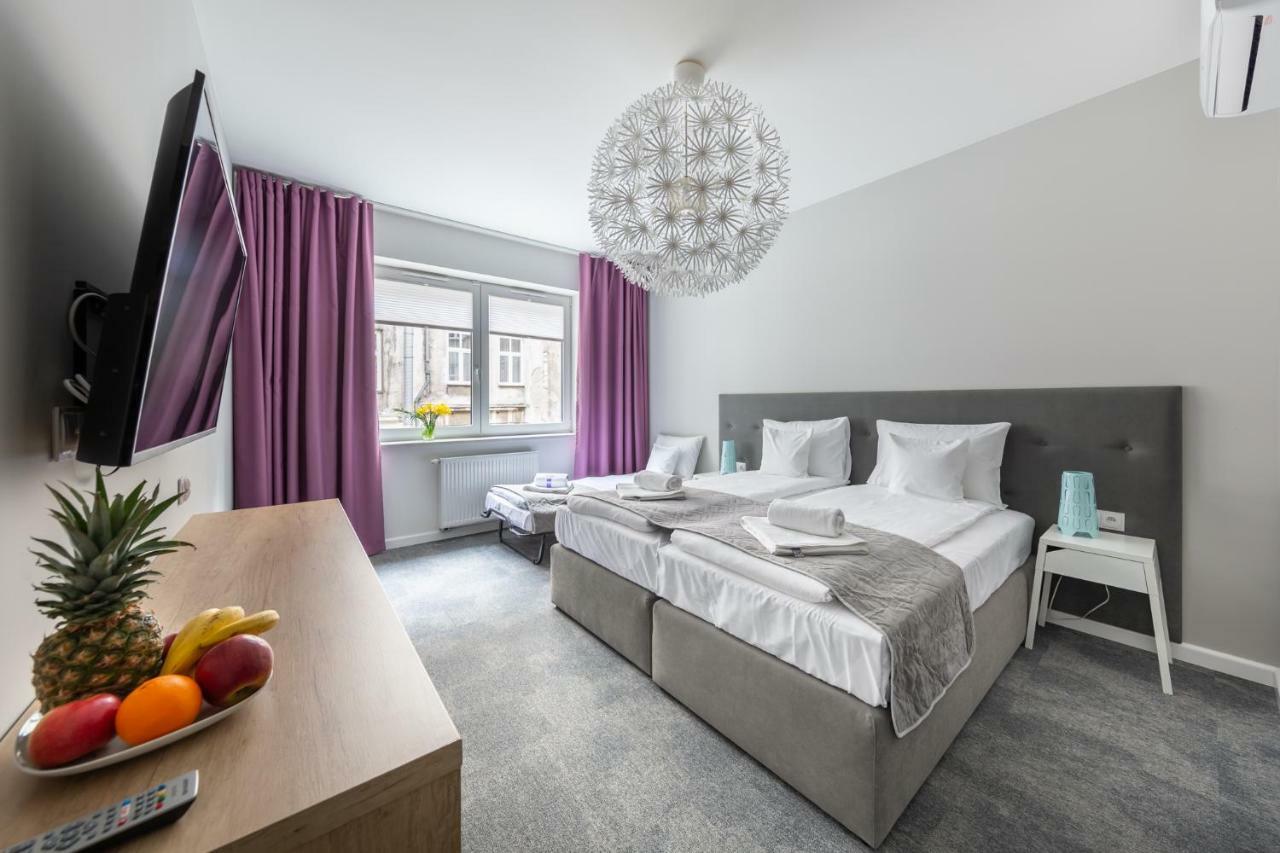 Playroom Aparthotel *