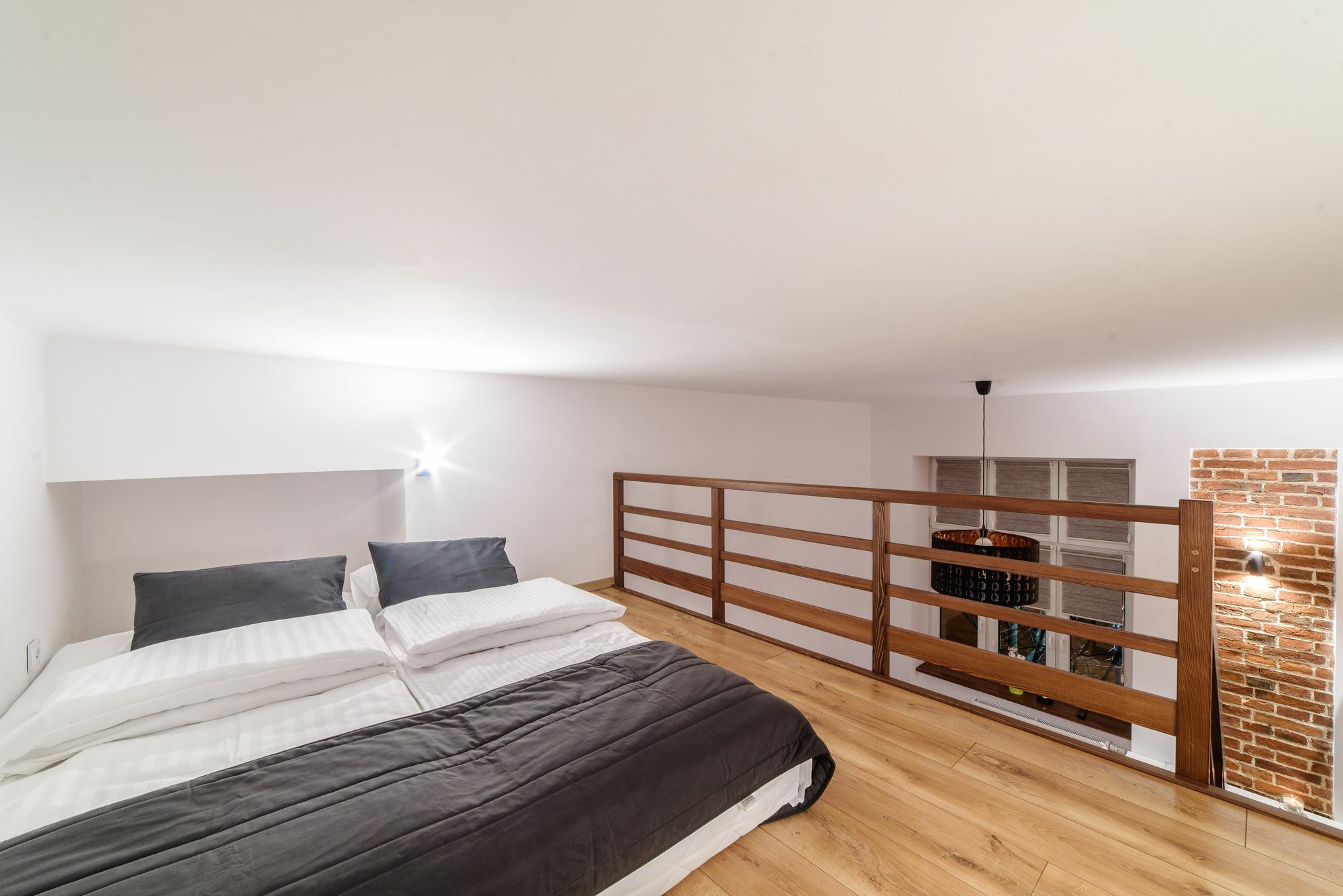 2 Nights - Great Location, Right Next To Main Rail And Bus Station, 10 Min To Main Square By Foot Aparthotel 3*