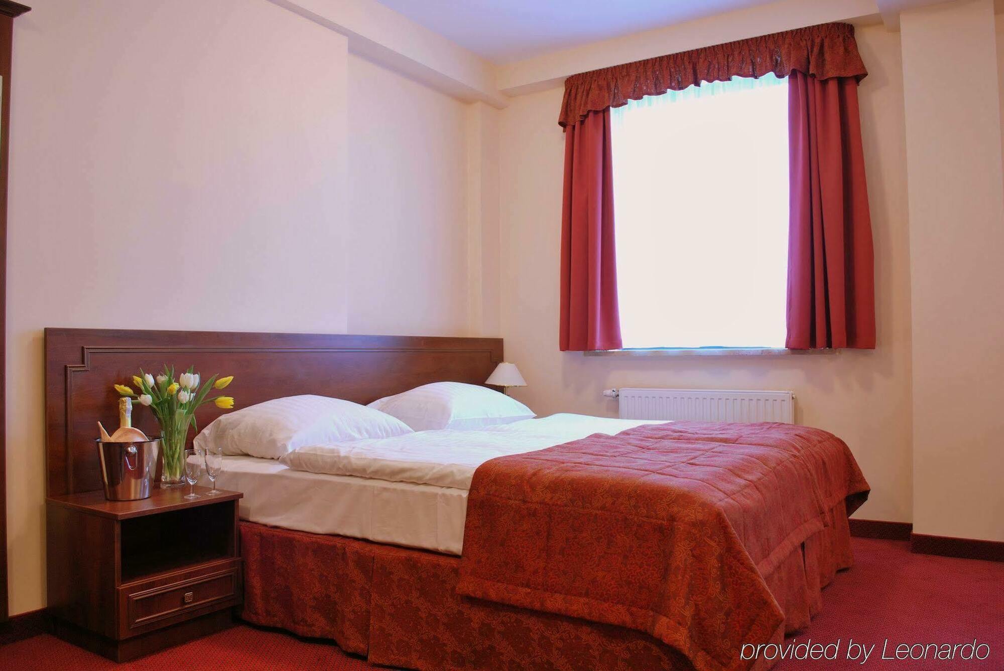 Western Old Town Hotel 3*