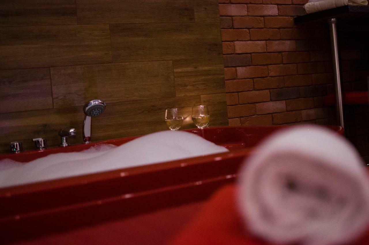 Apartament Jacuzzi Red *