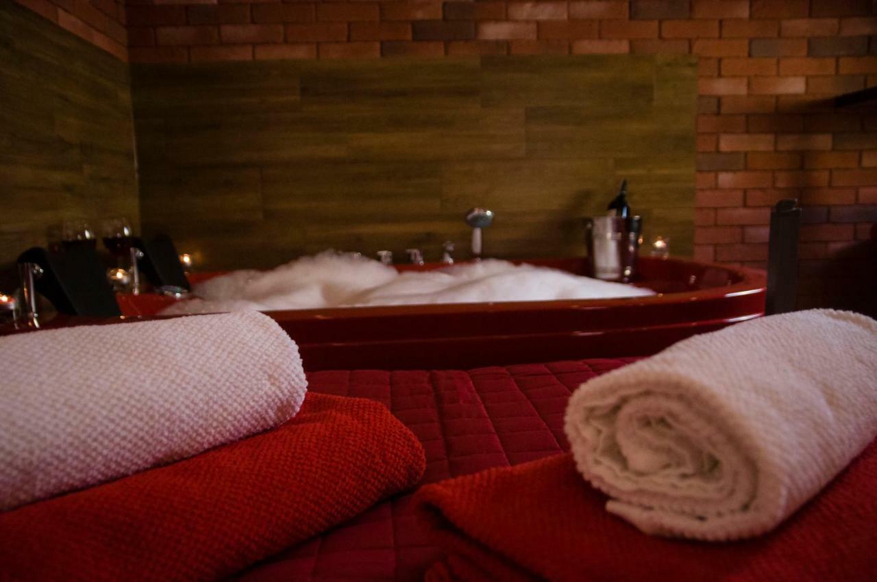 Jacuzzi Red *