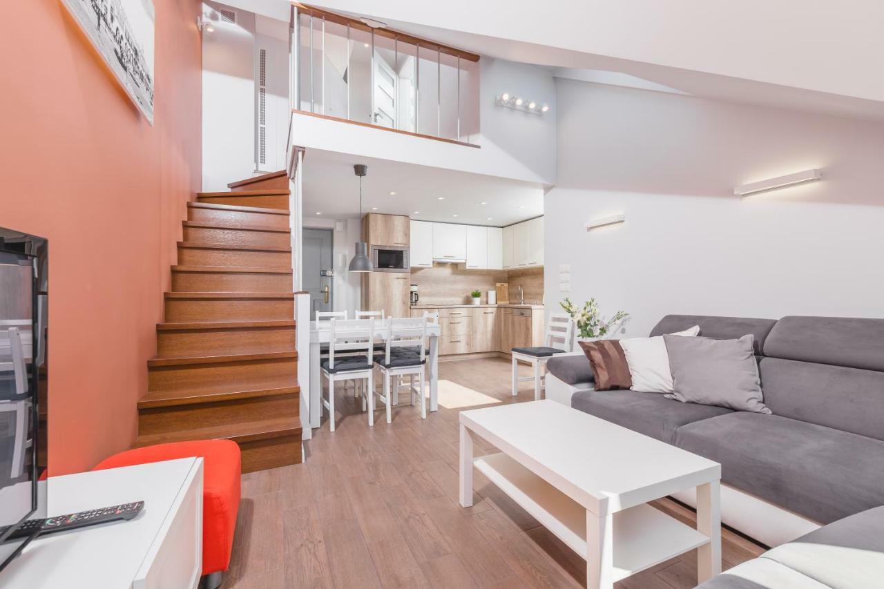 Cheerful Air Conditioned With Mezzanine And Parking - Old Town *