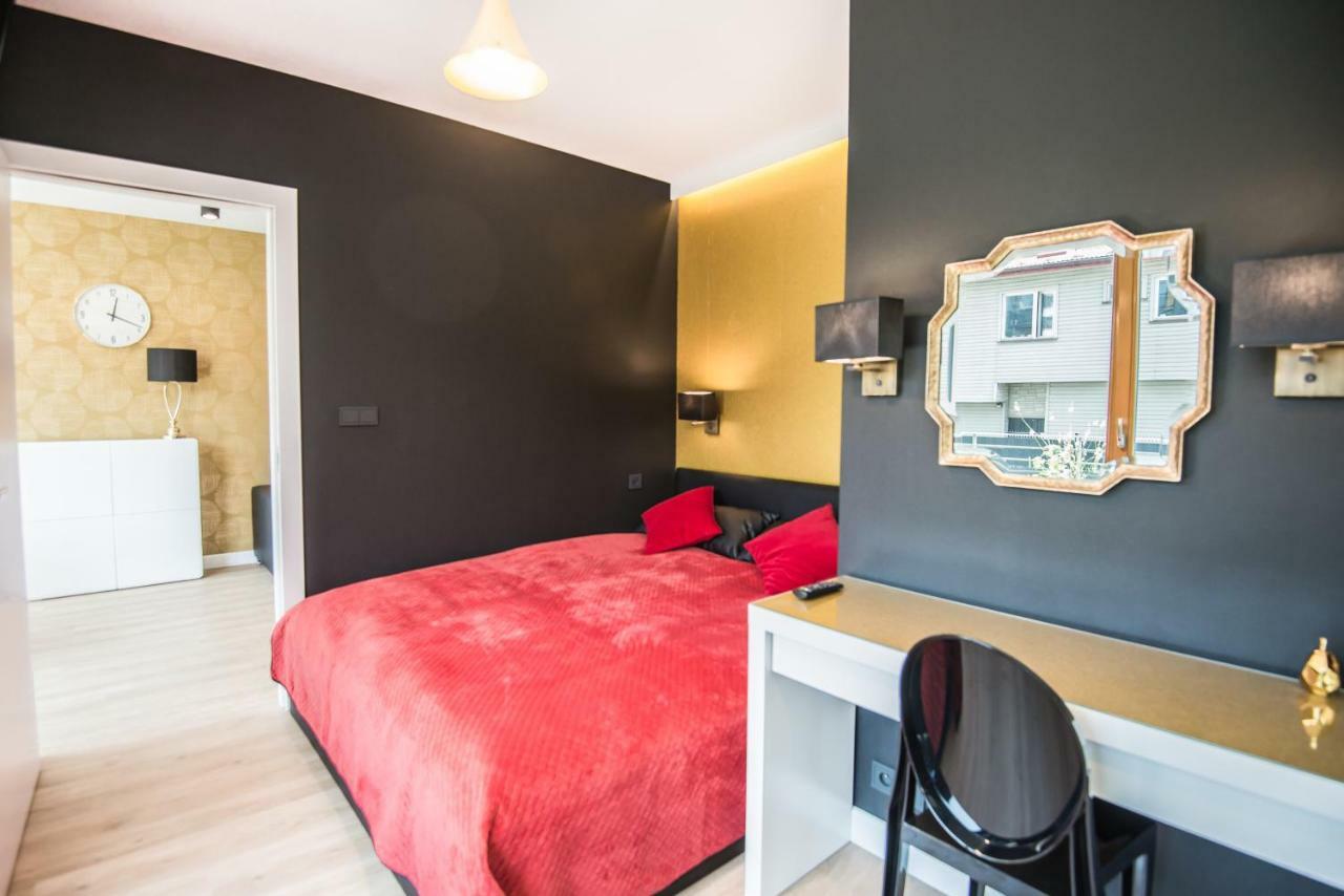 Apartment Galaxy Garden Cracow- Shopping Mall 1min, Underground Parking, Family Friendly, City Center *