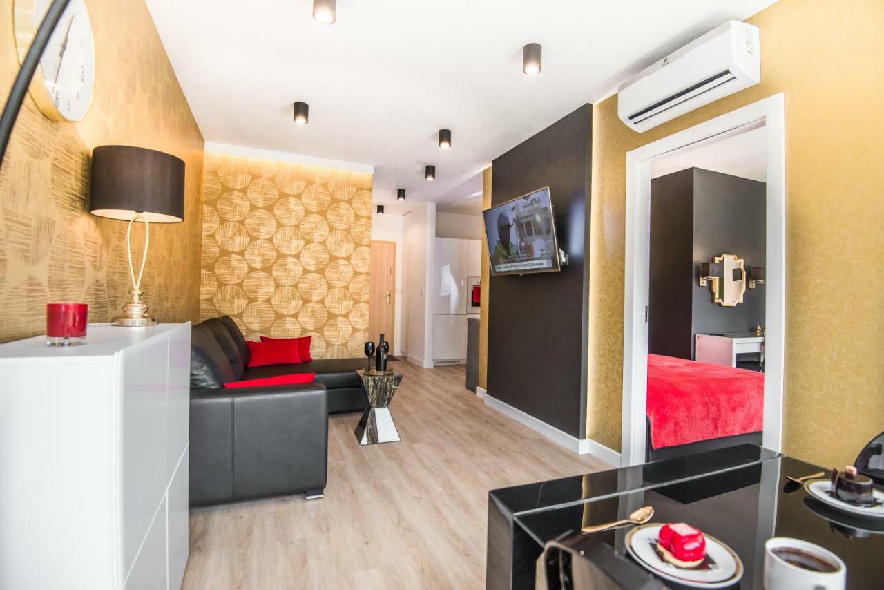 Galaxy Garden Cracow- Shopping Mall 1min, Underground Parking, Family Friendly, City Center Apartment