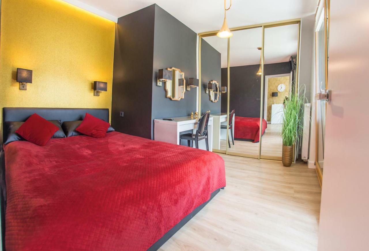 Apartment Galaxy Garden Cracow- Shopping Mall 1min, Underground Parking, Family Friendly, City Center *