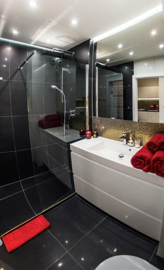 Galaxy Garden Cracow- Shopping Mall 1min, Underground Parking, Family Friendly, City Center Apartment Krakow