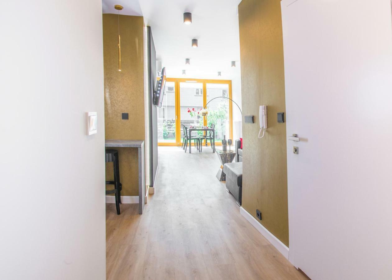 Apartment Galaxy Garden Cracow- Shopping Mall 1min, Underground Parking, Family Friendly, City Center Krakow
