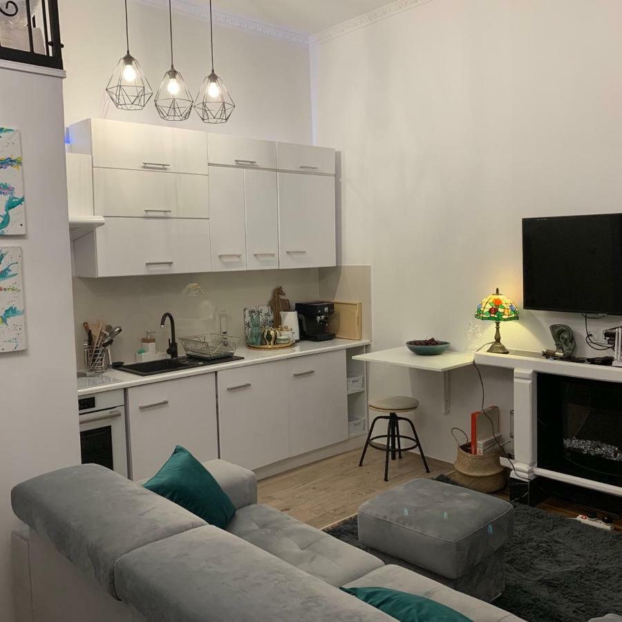 Charming In The Heart Of The Jewish District! *