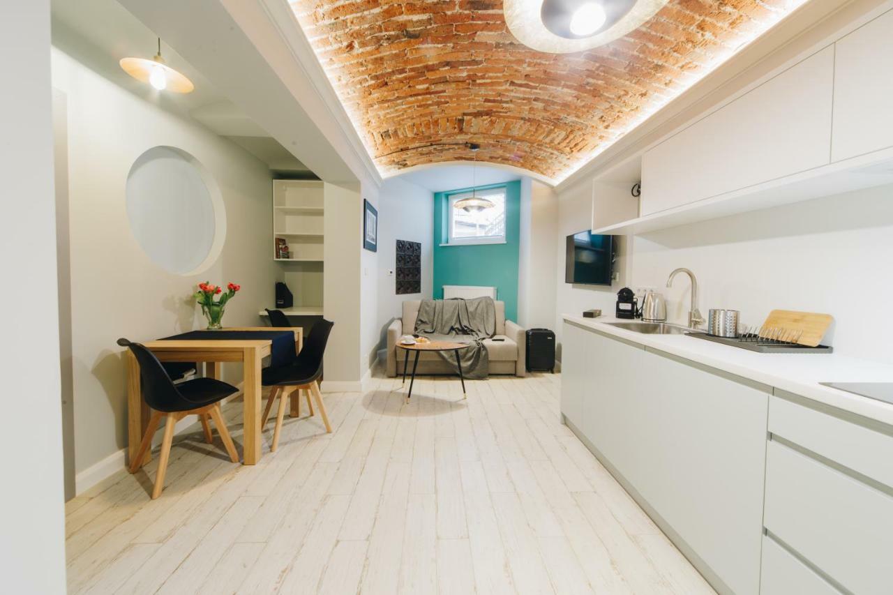 Apartment M5 Main Square Stylish One Bedroom