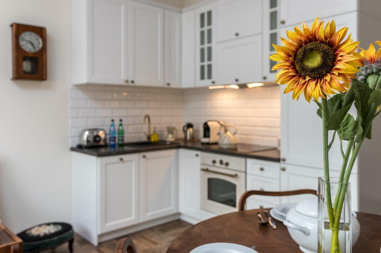 Cheerful Air Conditioned With Mezzanine And Parking - Old Town
