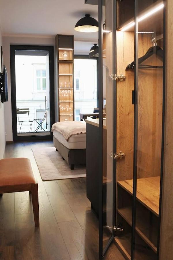 Boutique 108 - Old City, Luxury Apt. With A Garage Apartment *