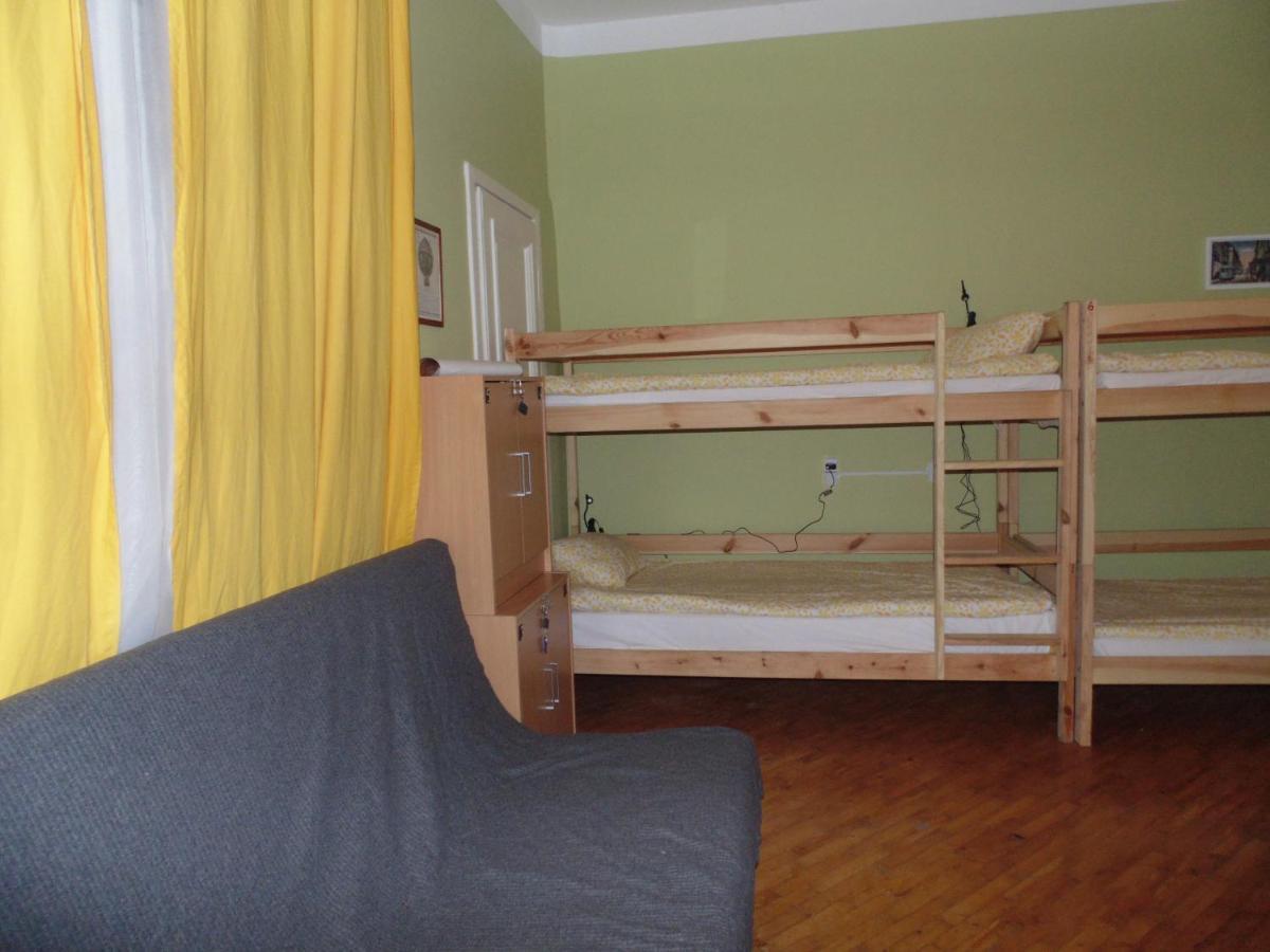 Hostel Hostel Motion