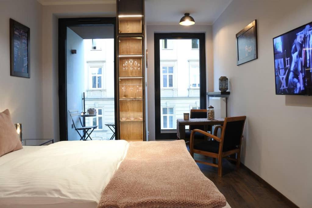 Boutique 109 - Old City, Luxury Apt. With A Garage Apartment