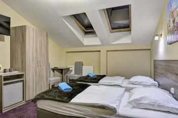 Old Town Luxe Retreat - King Bed - Steps To Main Square Krakow