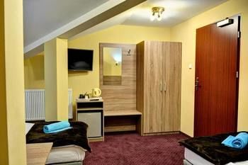 Old Town Luxe Retreat - King Bed - Steps To Main Square Apartment