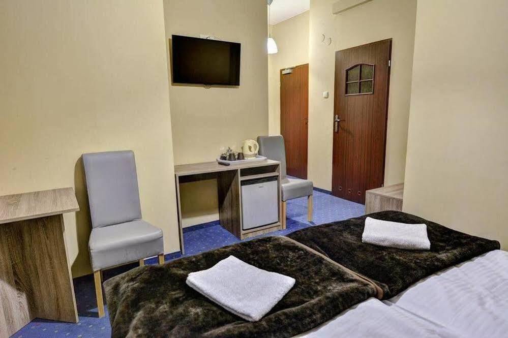 Old Town Luxe Retreat - King Bed - Steps To Main Square Krakow