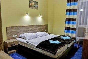 Old Town Luxe Retreat - King Bed - Steps To Main Square Apartment *