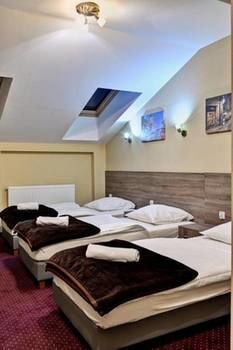 Old Town Luxe Retreat - King Bed - Steps To Main Square Apartment