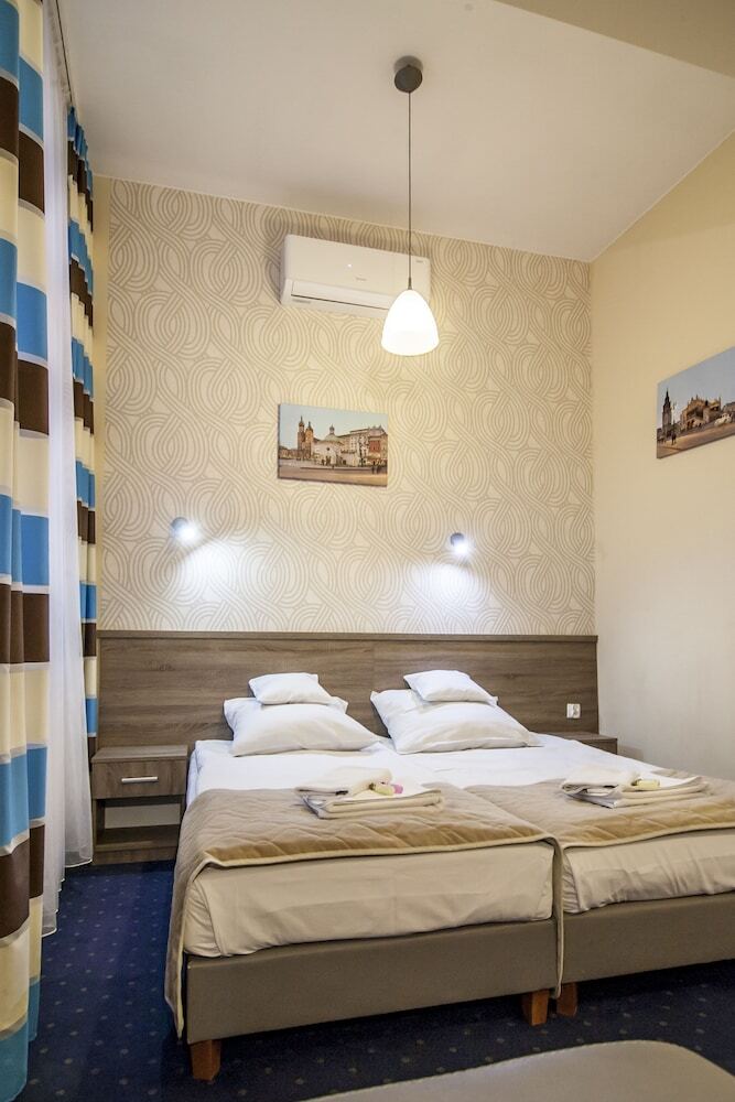 Old Town Luxe Retreat - King Bed - Steps To Main Square Krakow