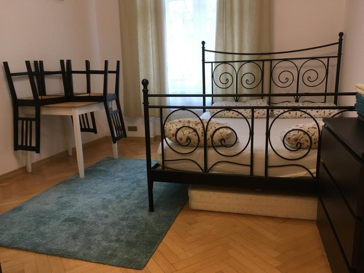 Space Apartment *