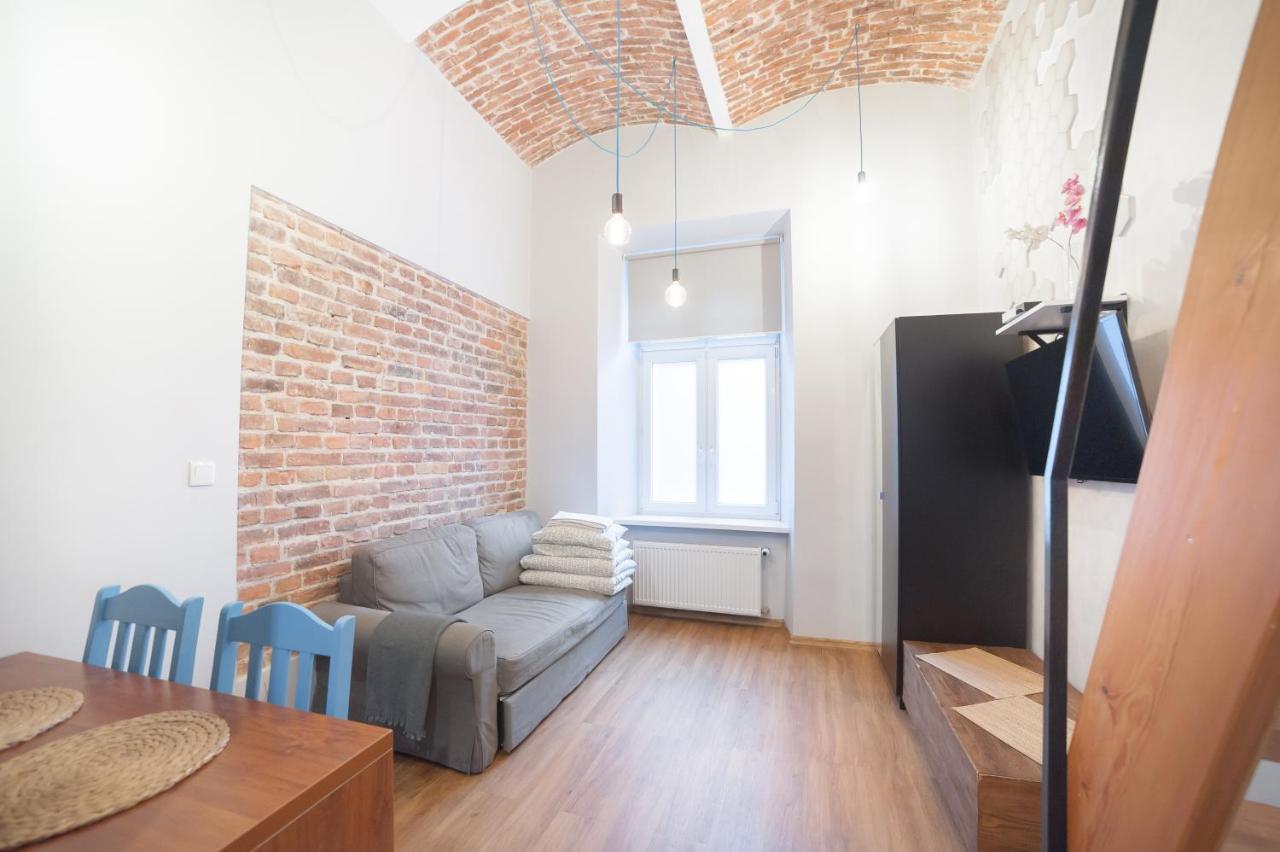 Dizzy Daisy Hostel