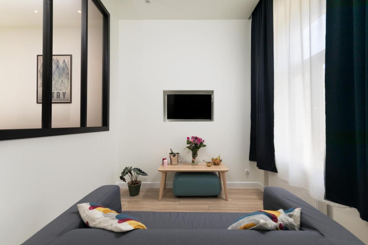 Platinum Apartment *