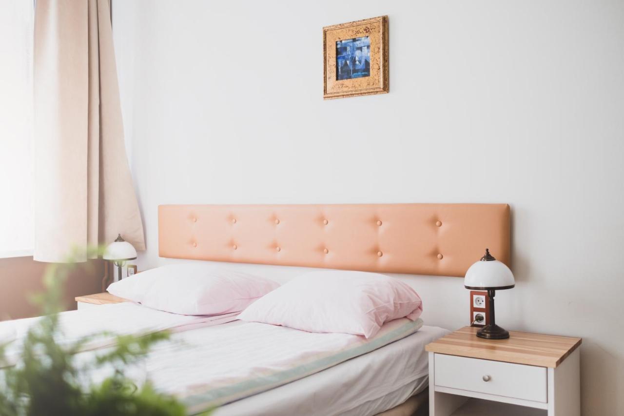 Cybulskiego Guest 3*