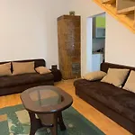 Helclow Apartment