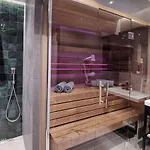 Jacuzzi Apartments