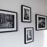 HOUSEHOST Apartament: Świętego Krzyża Street