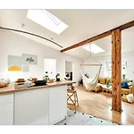 Sunny Apartment At The Heart Of Old Town