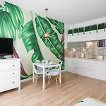 Cozy Modern Studio Green Apartment In Old Town