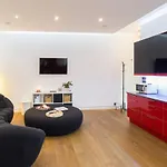 Modern, Stylish And Comfy In Trendy Jewish Quarter
