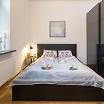 Modern, Stylish And Comfy In Trendy Jewish Quarter