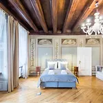 Mr 3 Apartments