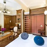 Luxury Apartment Czapskich Street