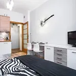Studio Pomorska , Bezplatny Parking