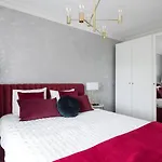 Golden Star Apartment